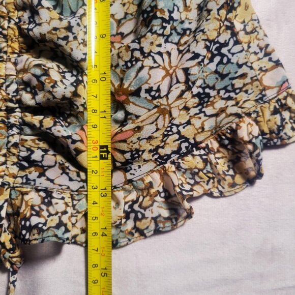 NWT! ASTR The Label Blouse Mini Floral Front Tie Rouched Ruffled Edges - Size S - Picture 10 of 13